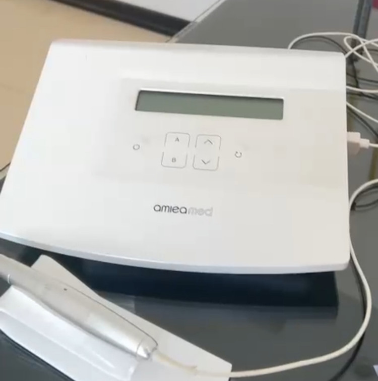 دستگاه میکروپیگمنتیشن یا میکرونیدلینگ آمیا amiaMedRevive
